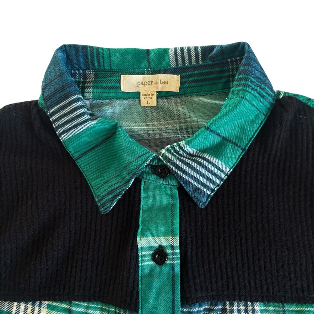 Paper + Tee Green and Black Cropped Plaid Button Up Shirt Juniors Size Large - Picture 2 of 6